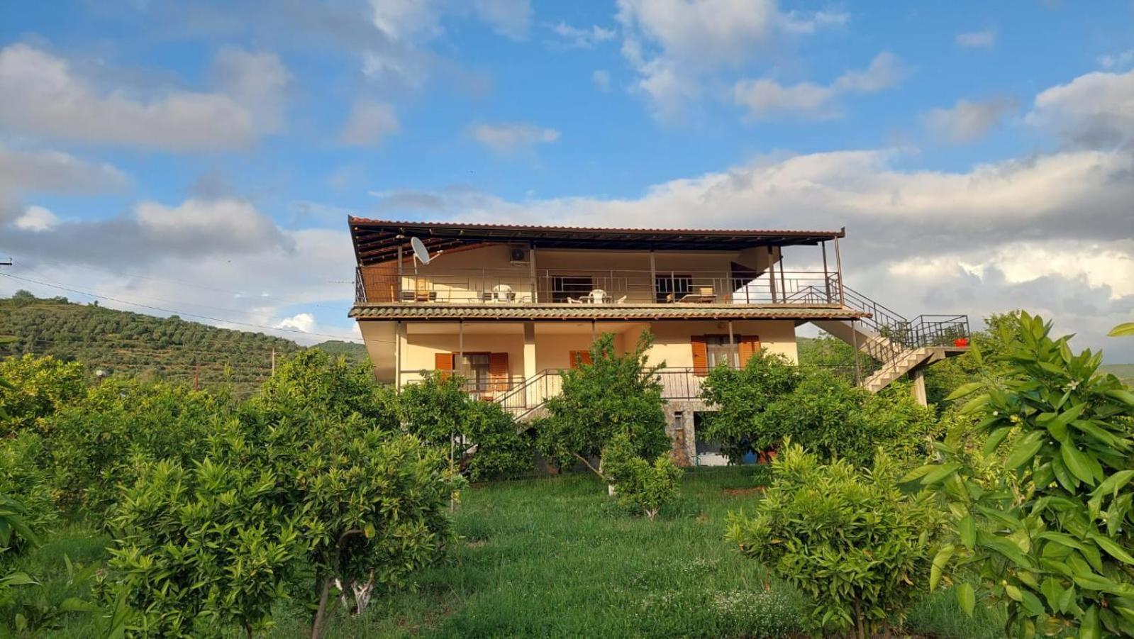 Guest House Xhaferaj Берат Экстерьер фото