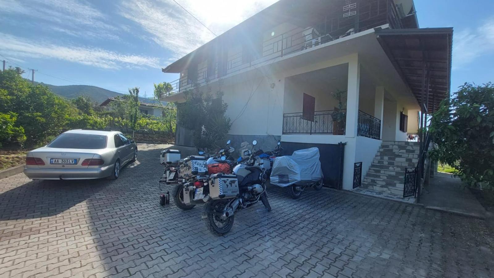 Guest House Xhaferaj Берат Экстерьер фото